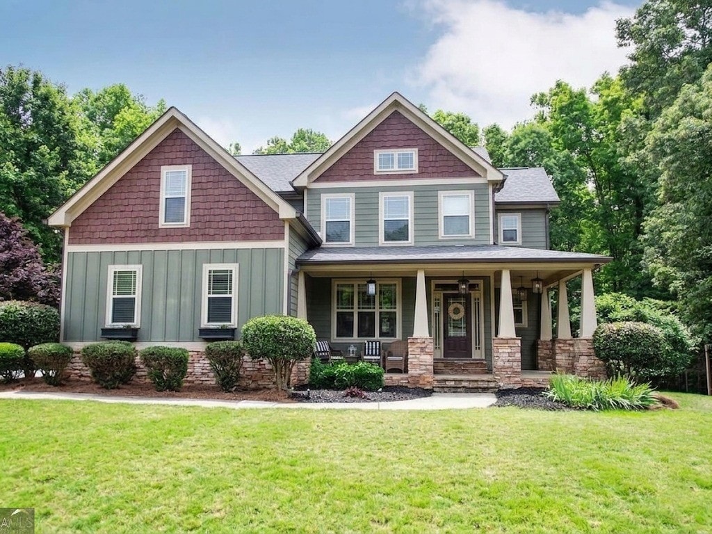 A homeowner's daytime photo of the front of their house, before landscape lighting
